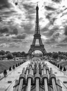 埃菲尔铁塔 巴黎。著名的塔，从 trocader 的美妙的看法