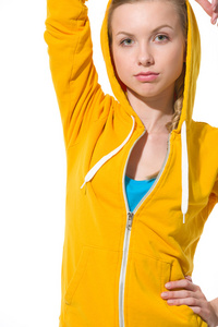 现代青少年女孩穿毛衣用缀满敞篷的肖像