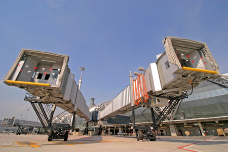 泰国素万那普机场乘客登机桥照片