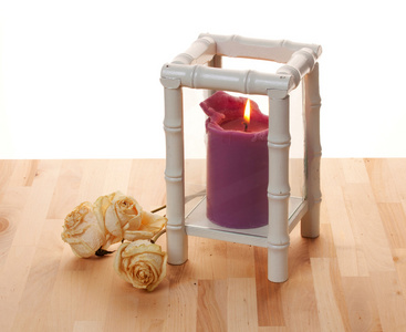 紫色在烛台蜡烛