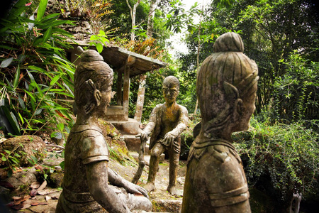 雕塑村民