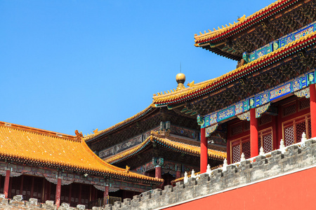 在北京故宫的屋顶迷你的想想垫上笑工作的好男人