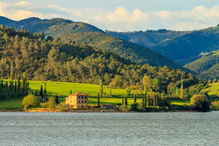 湖边别墅总图湖边的房子照片