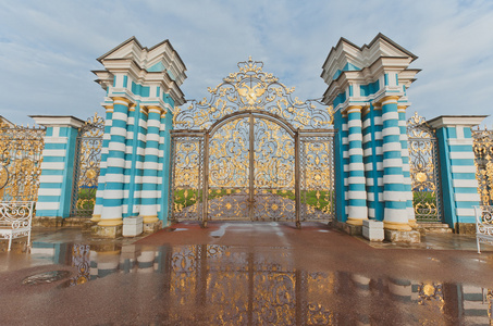由俄罗斯圣彼得堡附近的普希金镇中公园和皇家宫殿