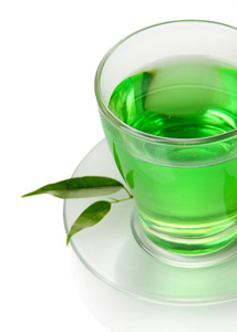 透明杯绿茶，孤立在白色
