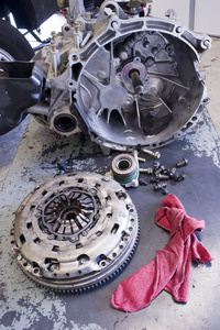 传输液力变矩器的表布导轴承螺栓汽车修理