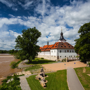 在 dobrichovice 中的城堡