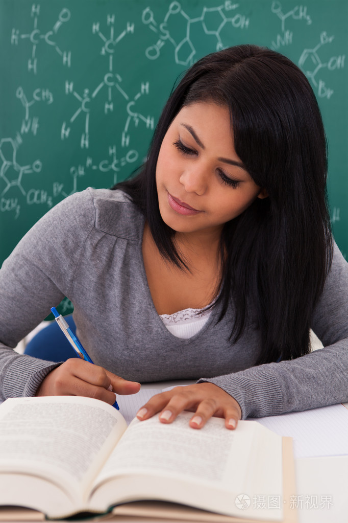 女留学生的肖像