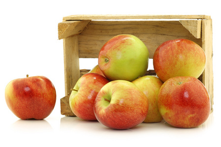 在木箱中新鲜 braeburn 苹果