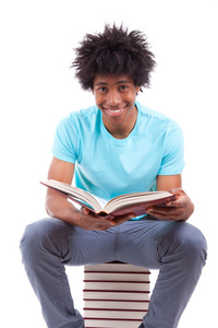 年轻的黑人少女学生男人看的书   非洲