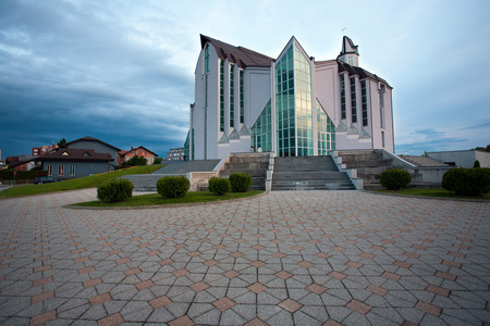 现代的教会外部