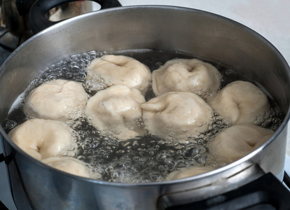 pelmeni 在沸腾的水