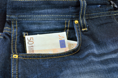 50 evrov 点钞机中的 dzhins 的口袋