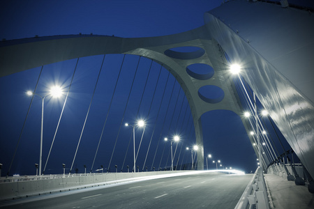 钢结构桥梁夜景