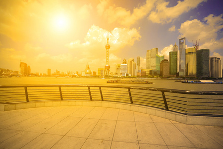 上海在外滩城市景观地标天际线