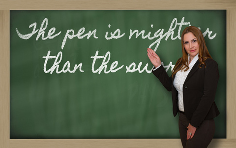 显示钢笔的老师是比黑板上剑更