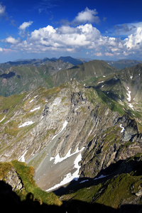 多云景观的特兰西瓦尼亚阿尔卑斯山 罗马尼亚