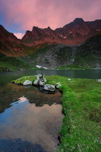 夕阳的光辉在 fagaras 山，罗马尼亚，欧洲