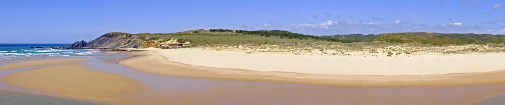 从阿尔加威葡萄牙的 amoreira 海滩全景