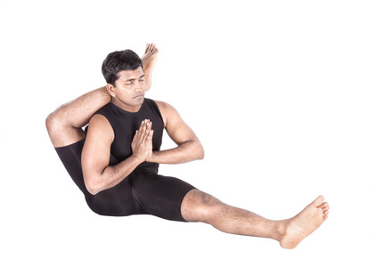 sirasana瑜伽的印度裔男子在白色照片