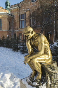 雕塑的思想家在伊尔库次克市图片