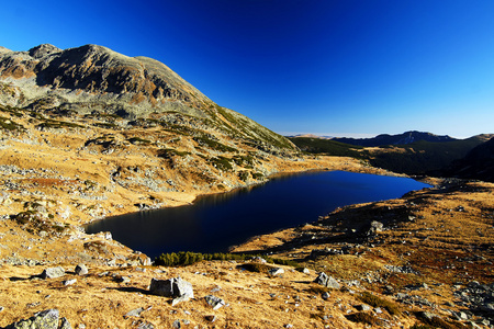 在 retezat 山，罗马尼亚的秋景