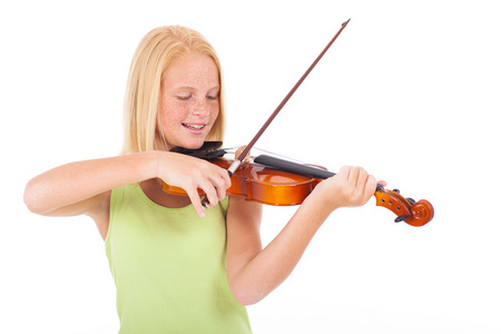 青春期女孩演奏小提琴