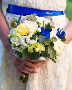 新娘的婚礼上的鲜花特写图片