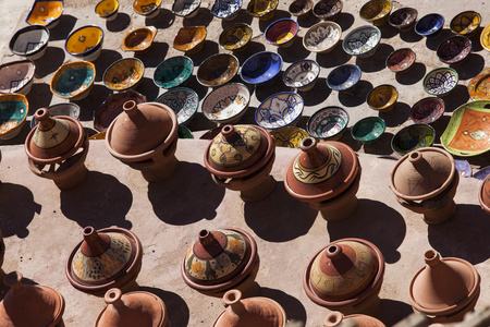射击在摩洛哥市场的手工艺品图片