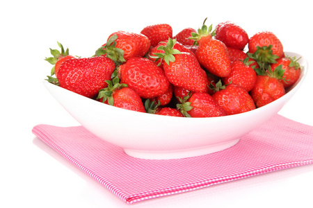 孤立在白色的碗里的新鲜草莓