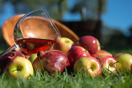 Apples nature wine