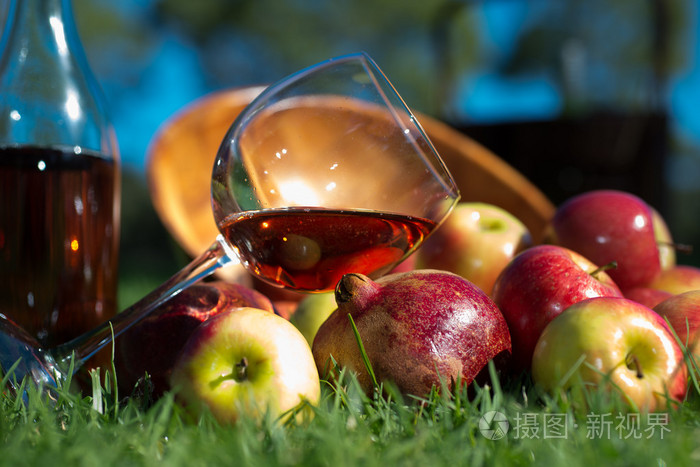 Apples nature wine