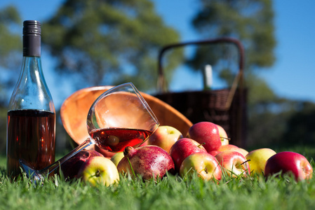 Apples nature wine