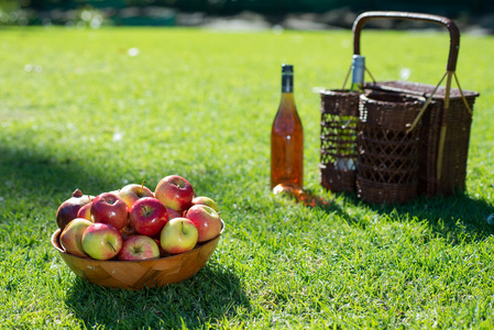 Apples nature wine