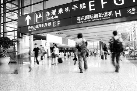 上海浦东新区机场的乘客