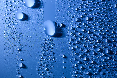 水滴流动抽象水滴背景与流动下降照片