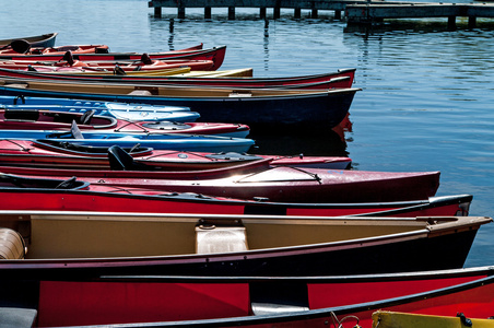 在陶氏湖在渥太华出租独木舟