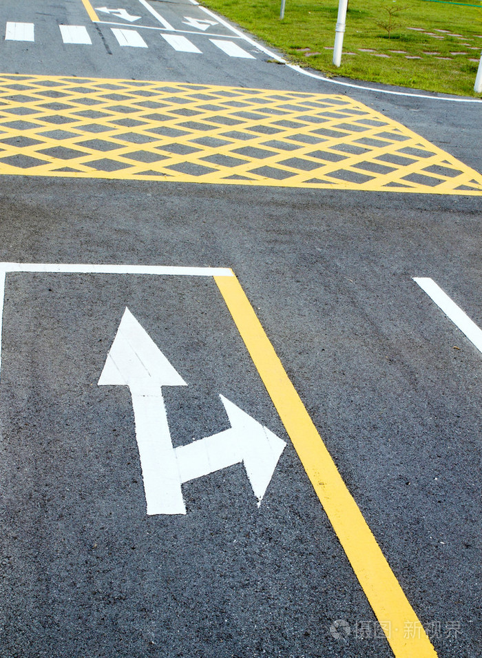 小的道路及交通标志