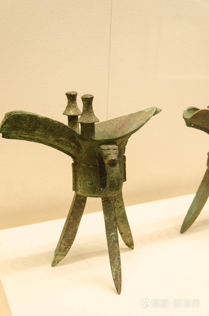 古青铜酒器的爵