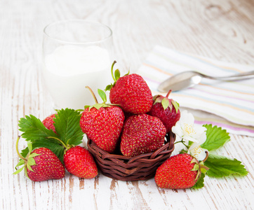 草莓和酸奶