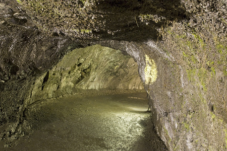 Lava tunnel熔岩隧道
