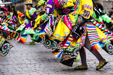 秘鲁舞蹈家在在库斯科