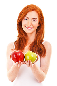 绿色和红色苹果上白的红头发女人