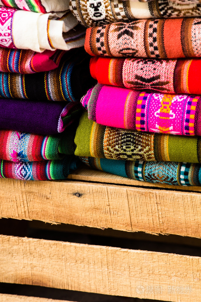 多彩面料在市场上在秘鲁，南美洲