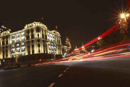 上海外滩欧洲风格的建筑夜景图片