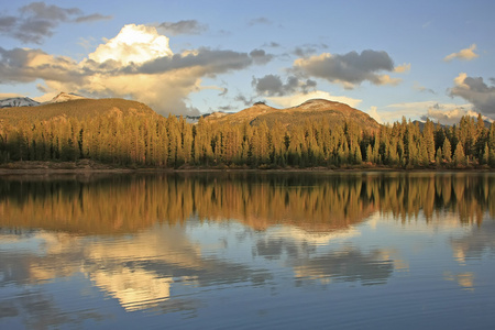 翻车鱼湖和针山，weminuche 荒野，科罗拉多州