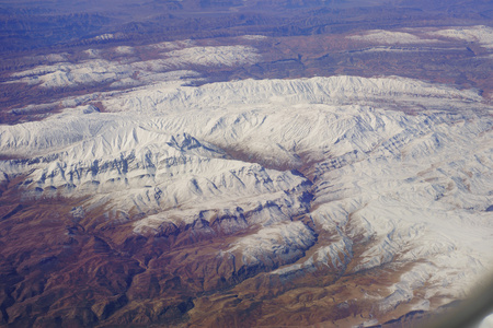 山与雪顶