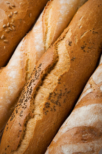 新鲜的面包对角线组成