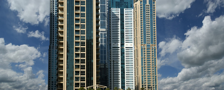 现代的摩天大楼，迪拜，迪拜，阿拉伯联合酋长国