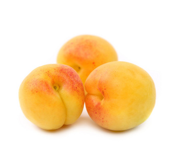 孤立的三鲜杏水果